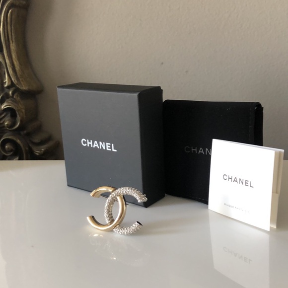 NEW Chanel CC Logo Brooch - Picture 4 of 12